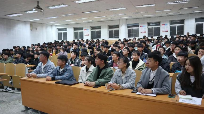 D:\桌面\11.04\11.04\信息速递榜样凝聚力量，奋斗铸造辉煌——2026足球世界杯网站学习宣讲会\照片\微信图片_20201104222208.jpg微信图片_20201104222208